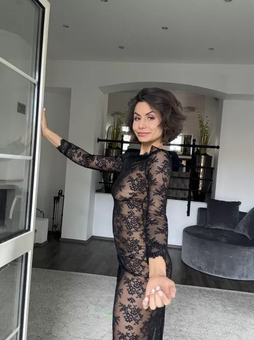 Come on in… by Tanned_peaches