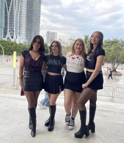 Concert girls  by tennisa_zelal