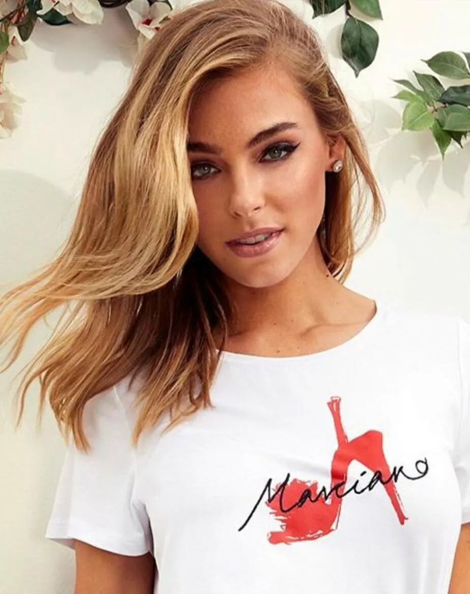 Elizabeth Turner posted by qwer5r