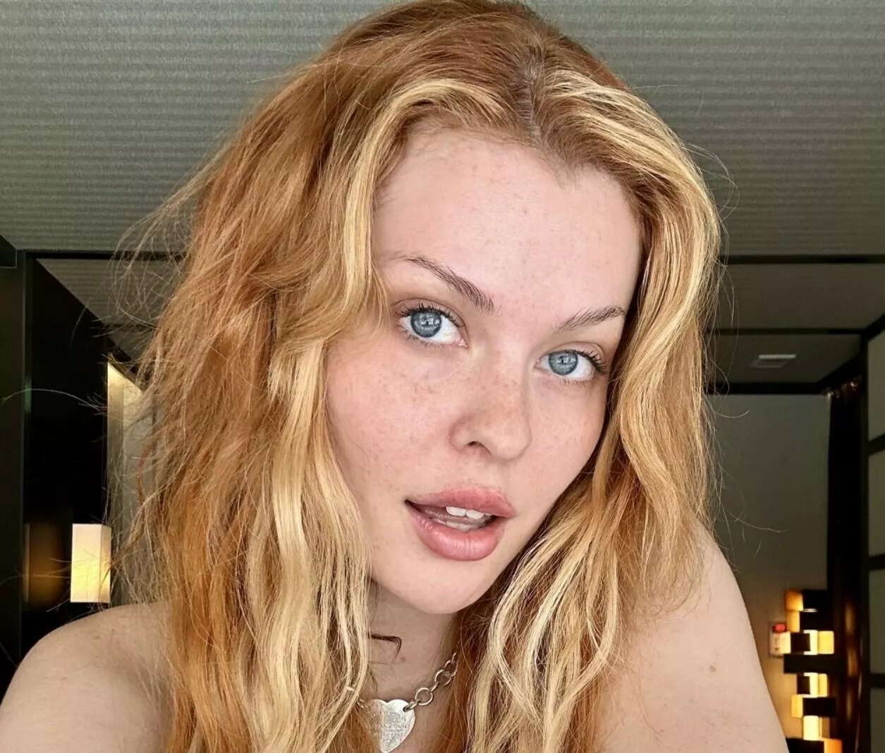 Elly Clutch posted by qwer5r