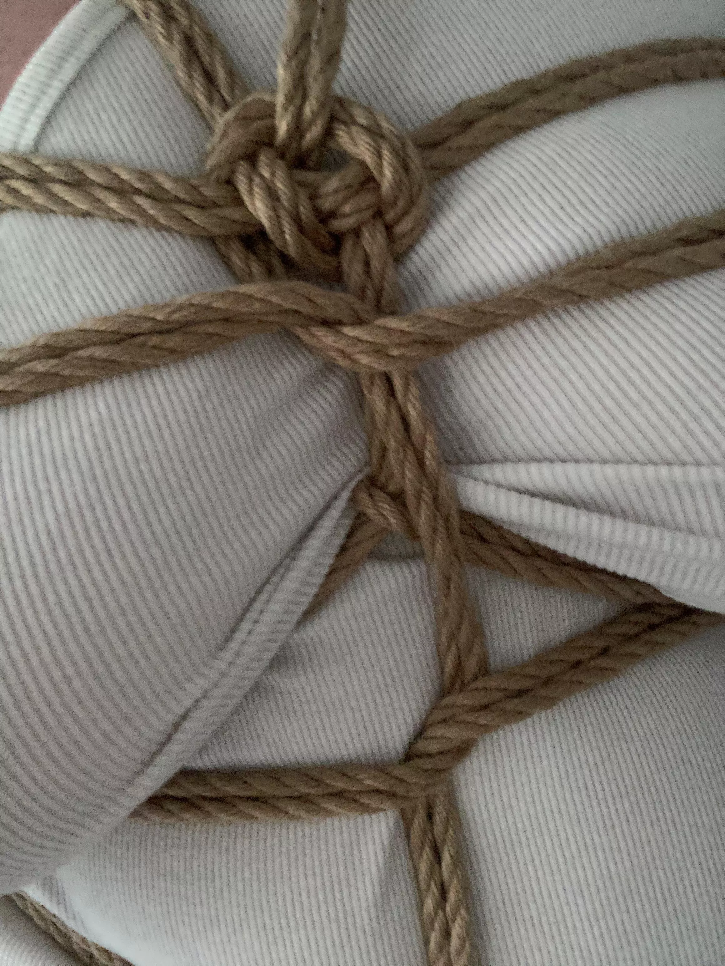 Experimenting with pressure in self-tying posted by -fruehling-