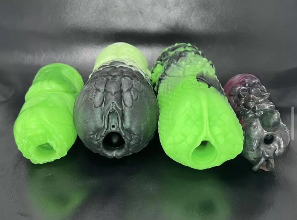 Girls line up🏴‍☠️ posted by lustfulroom18