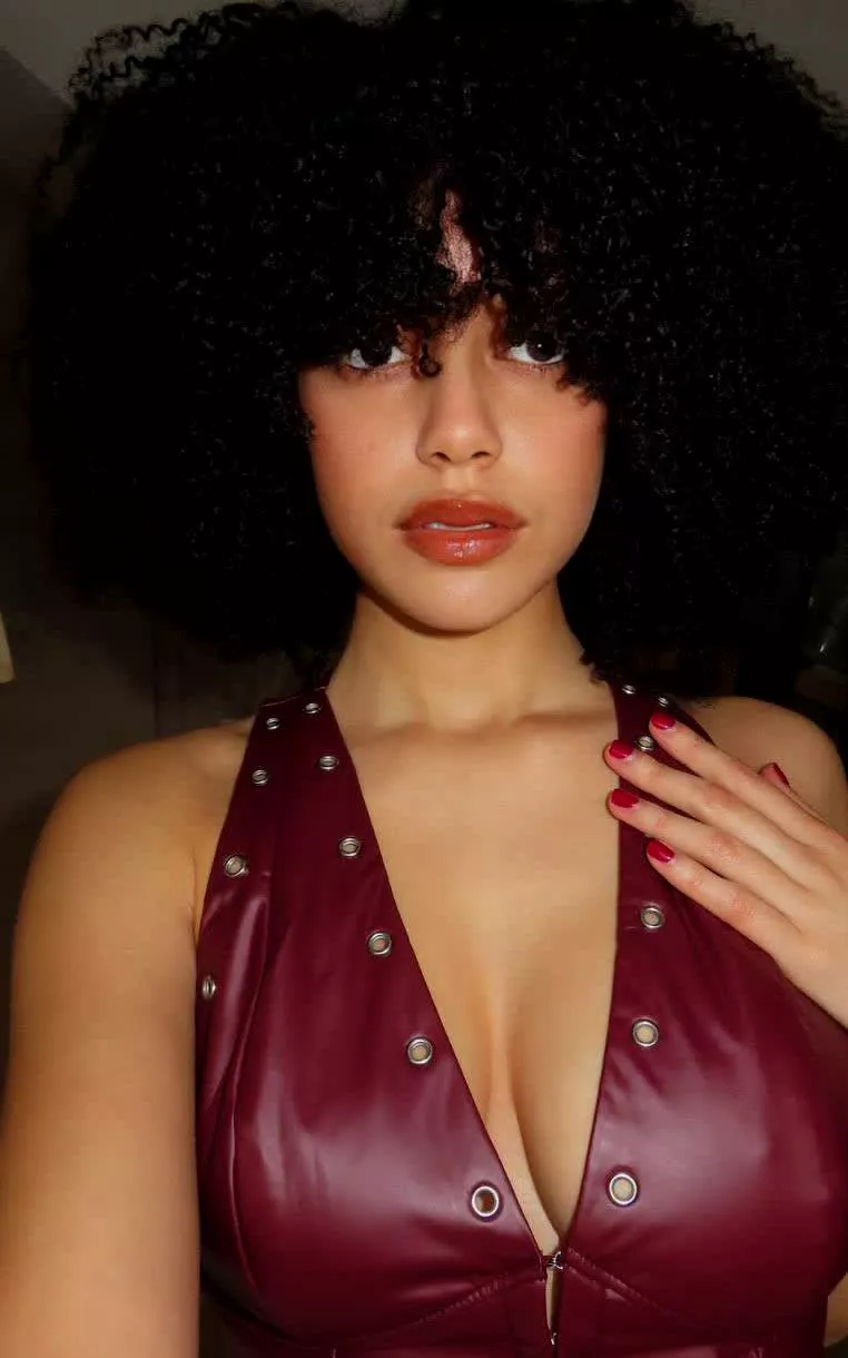 going for a classic red posted by ProudMedusa71