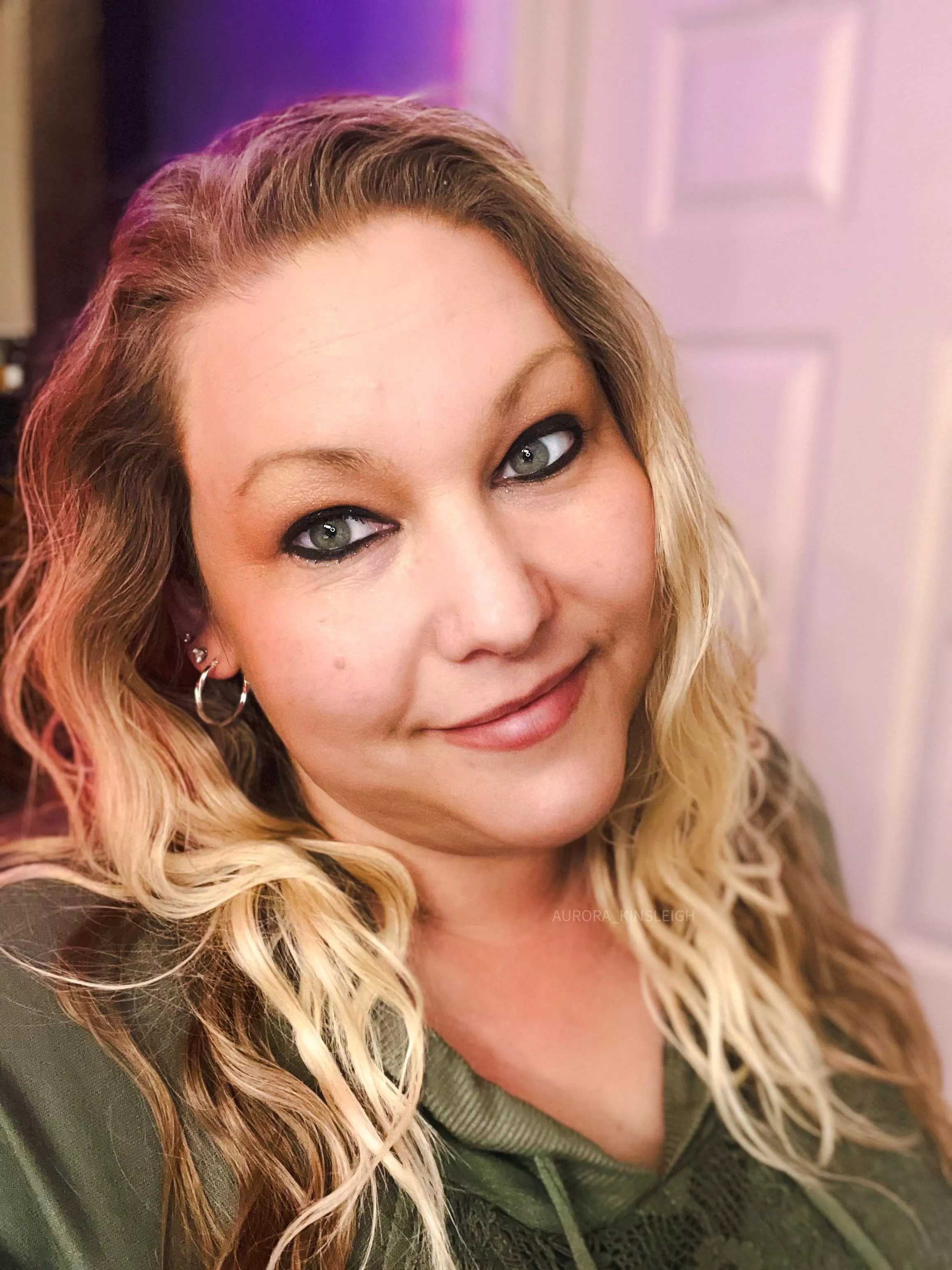 Happy Monday!  posted by AuroraKinsleigh