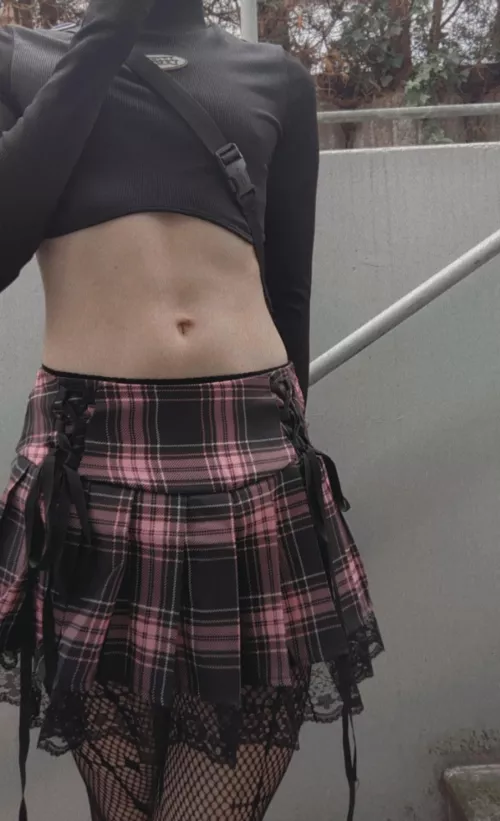 heyy🥺 (no face cus shy) by SoulsOrDead