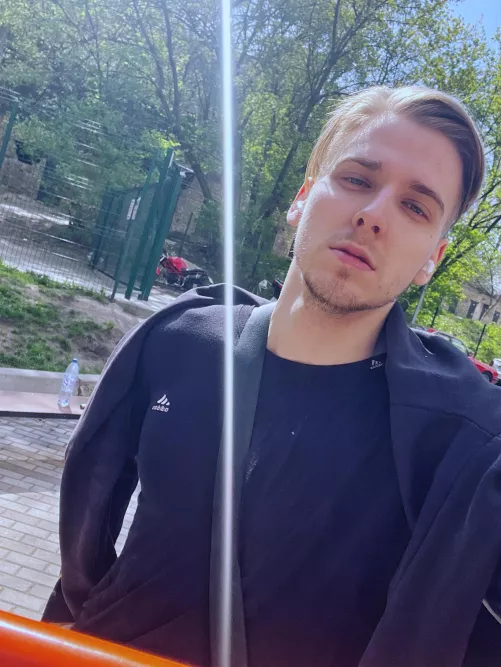 i hope everyone is having productive start of the week :) by TeasingLion