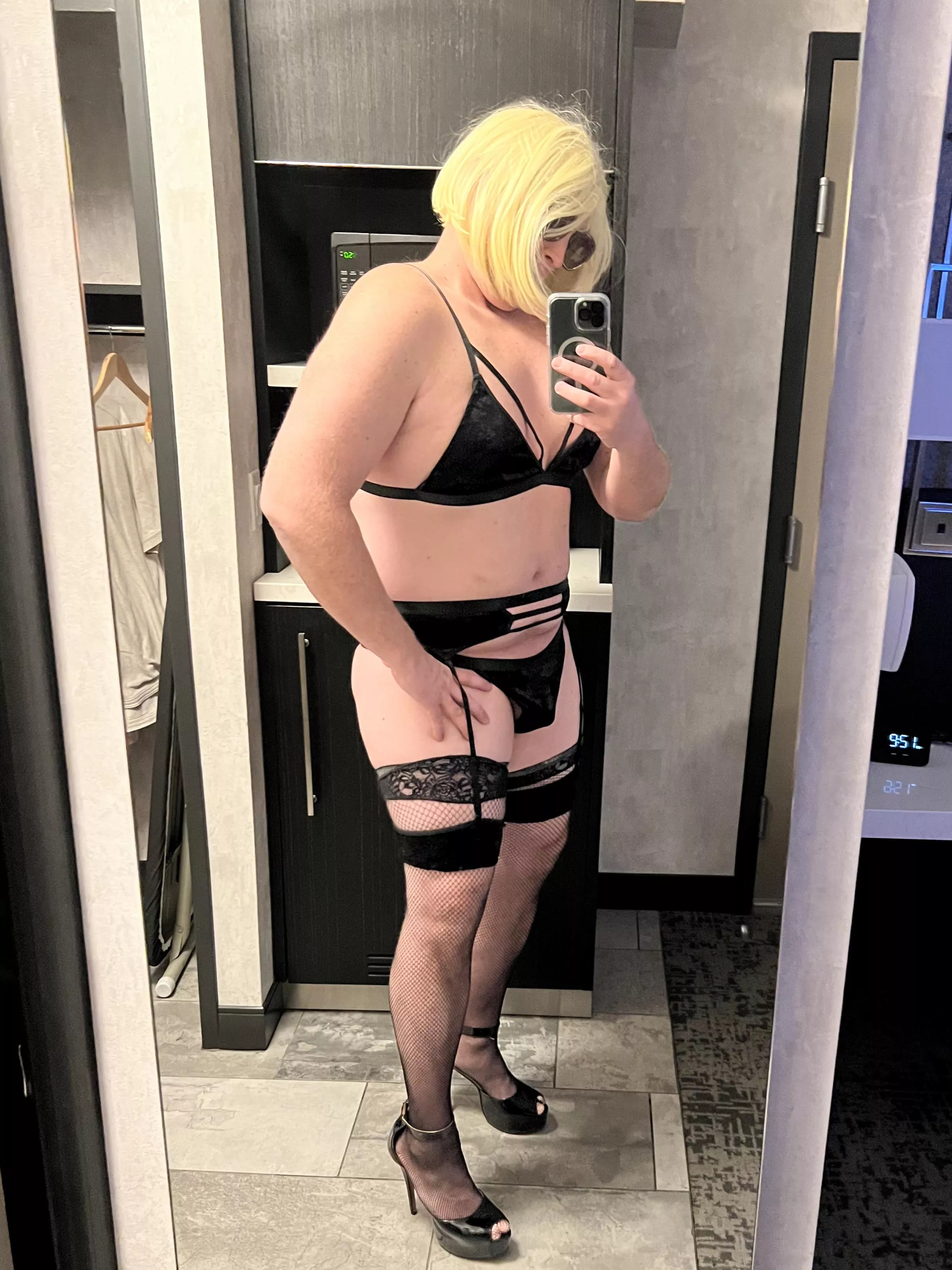 I love hotel play sessions…  posted by jennifercd185