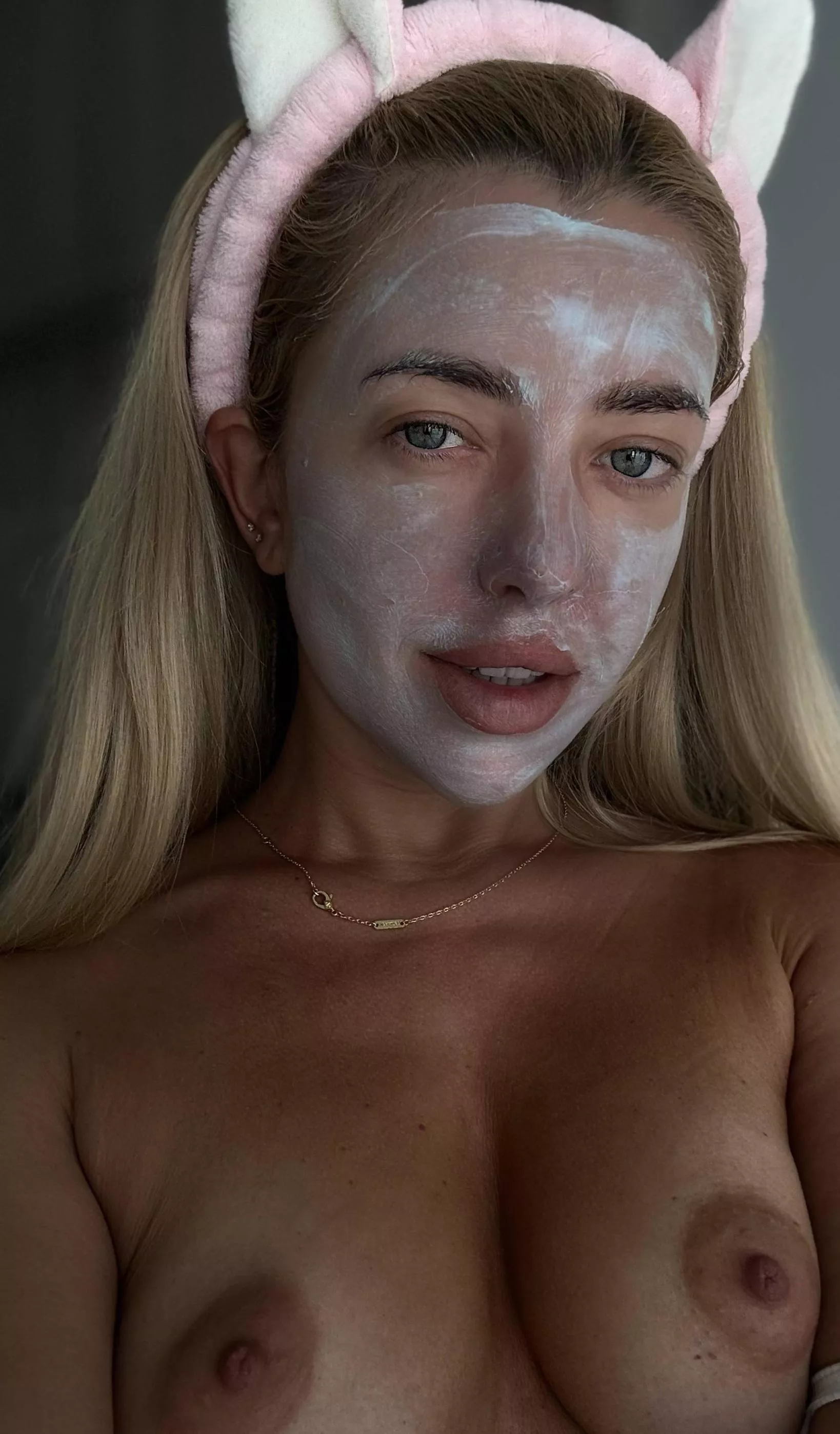 I m applying a cosmetic mask but I would like a biological one posted by RoyalSexyLioness