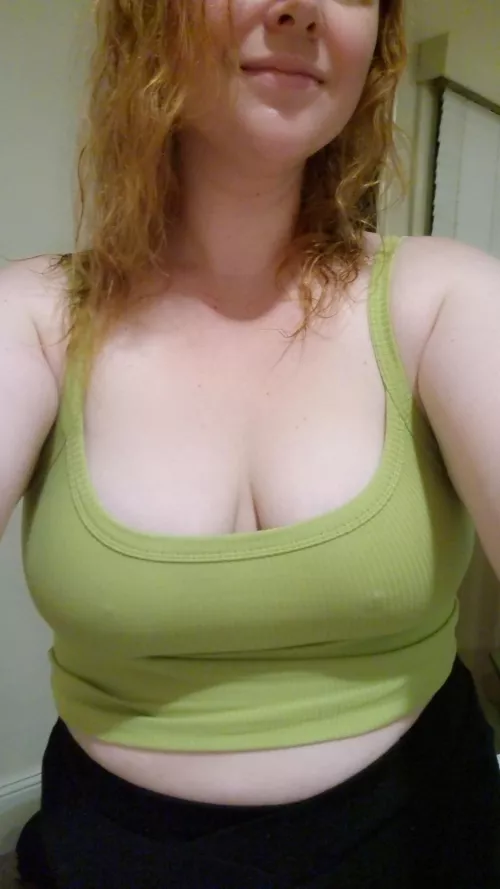 I think green is my colour  by Pumpkin_bumpkin8