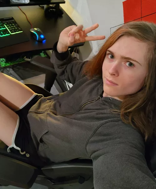 Im a bit tired, so im just chillin :3 by carla_lessthan3