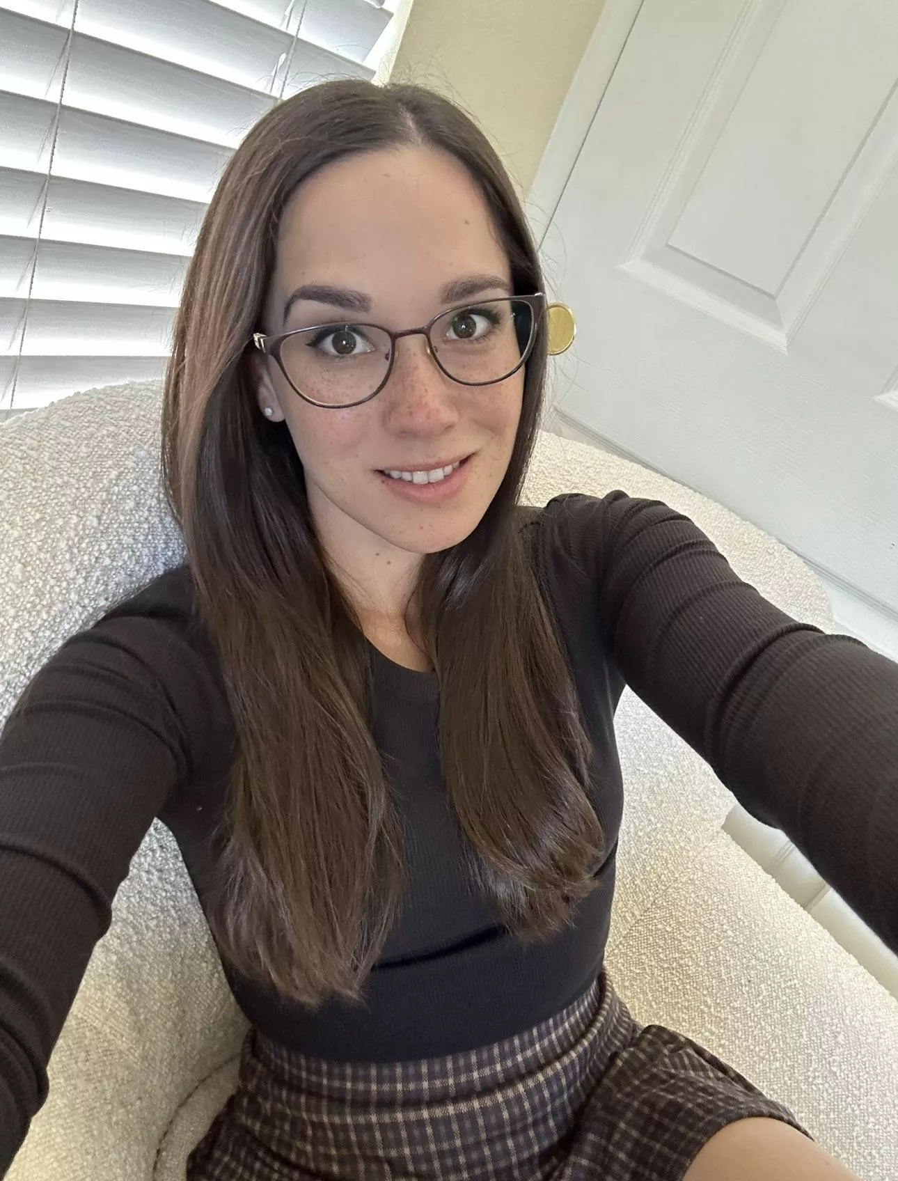 I’m dressed up and feeling happy. posted by AlanaAraya