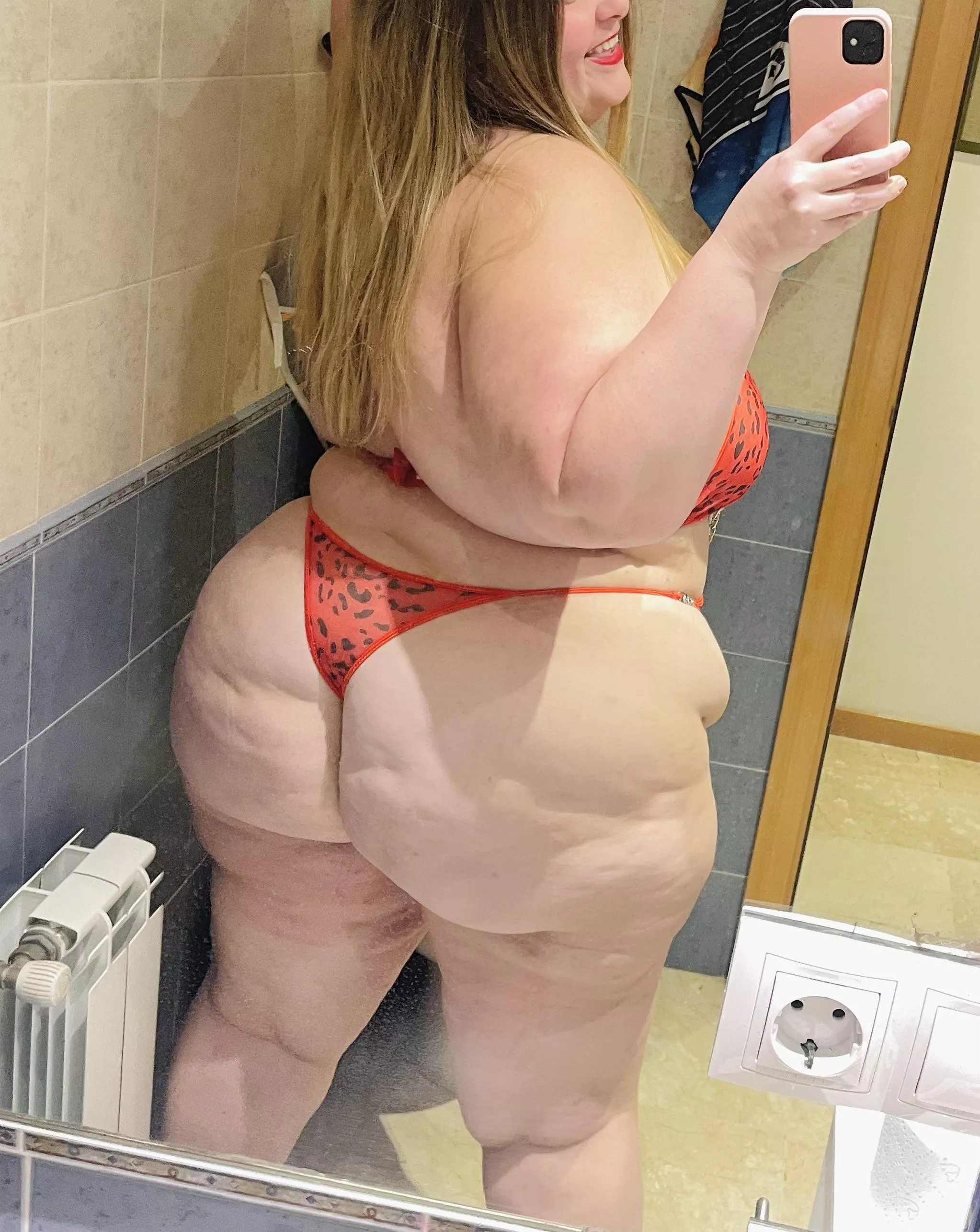 It’s my birthday! Comment your age if you would have some fun with me!  posted by misshoneypottsOF