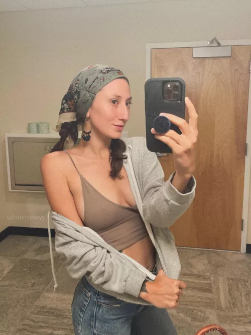 just a hippy lingering in coffee shop bathrooms haha by mmmickeyy