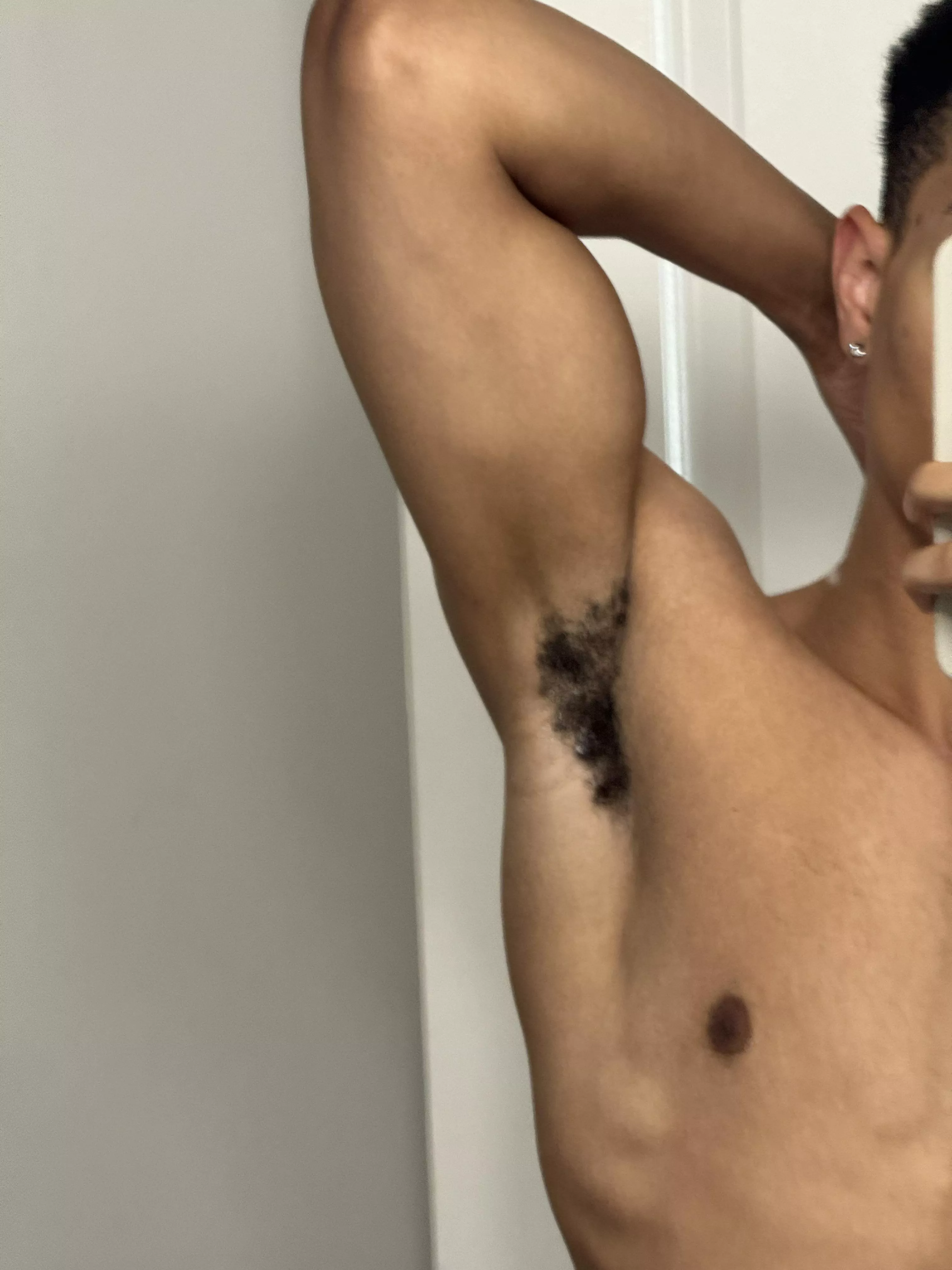 Post workout pits. Want a sniff? 🥵 posted by Which_Cucumber2448