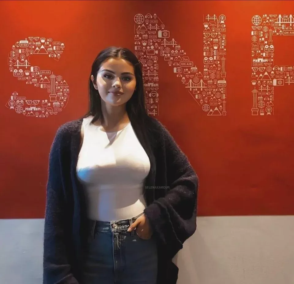 Selema Gomez posted by AdSpecialist6598