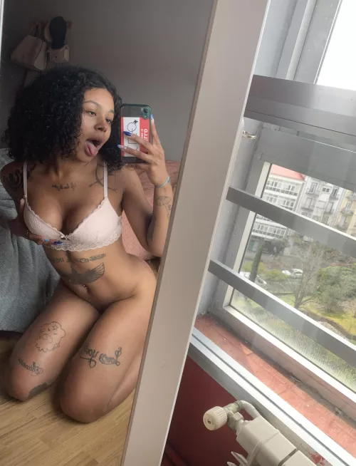 Sending flirting photos is the best part of communication by Bawdycollect715