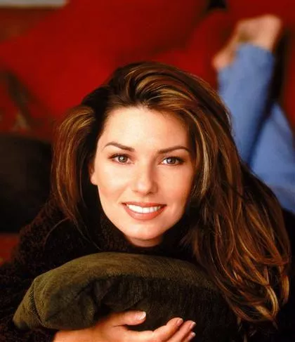 Shania Twain (25 years ago) posted by cashmere1977_v3