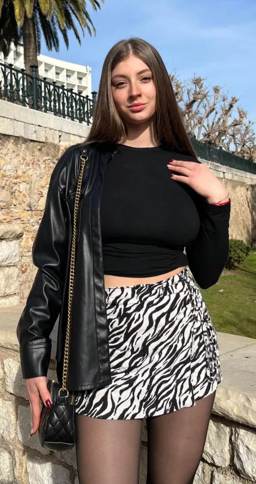 She knows by OppaiLova