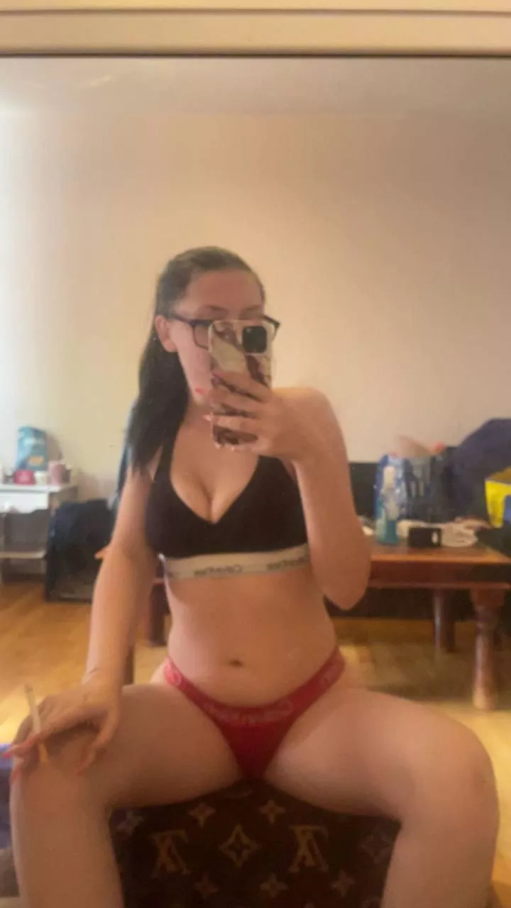 take a peek of today's pair 😏😝 posted by XeesoParm