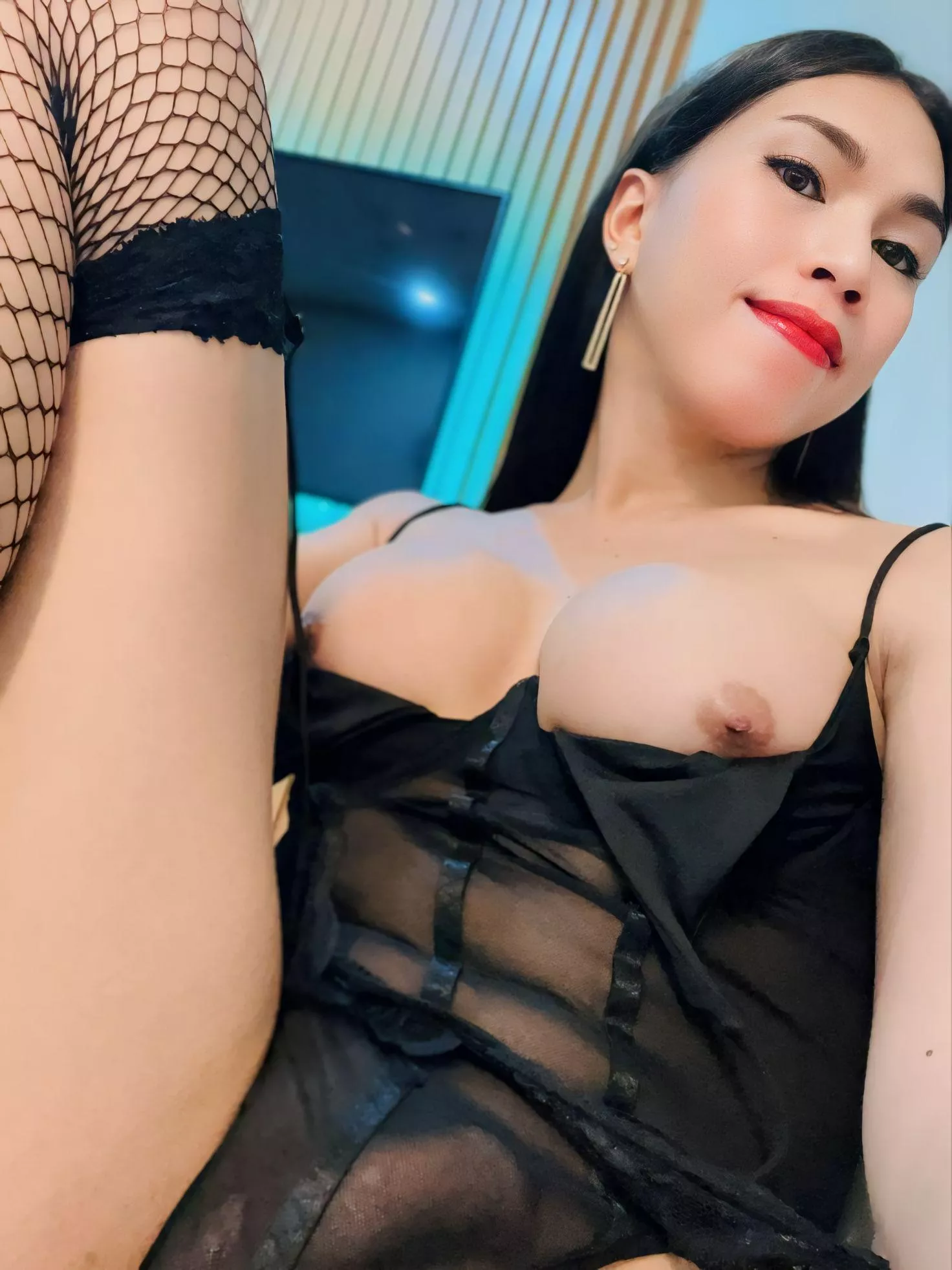 Would you mind to suck my girl dick? If yes iam down for a real quick show 🥵💦 posted by Myrrhsans14