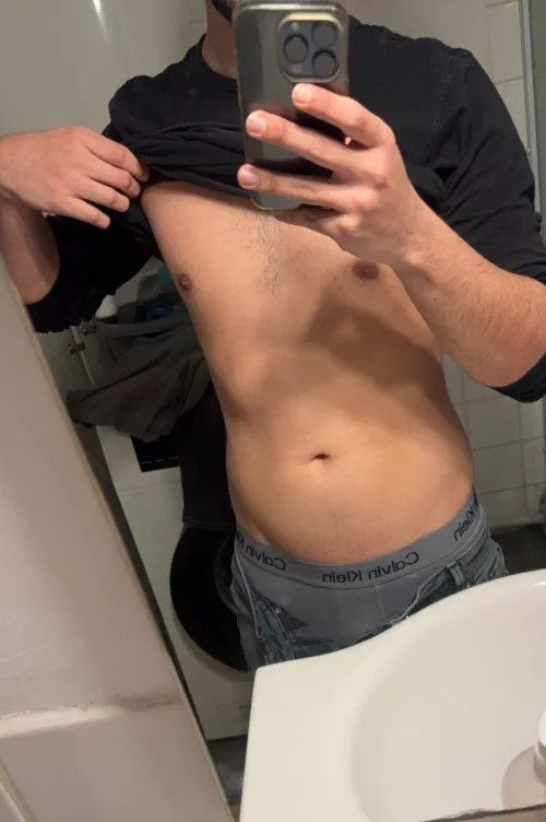 26 small/average dick and slim body. Send body pic. Quick live cum. Tsk_ing21 by Bluethndr12
