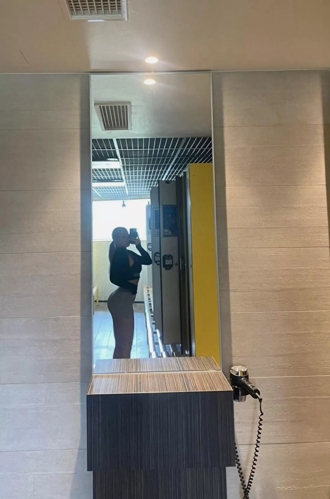 Am I gorgeous enough for you to make you smile ? posted by melicherry