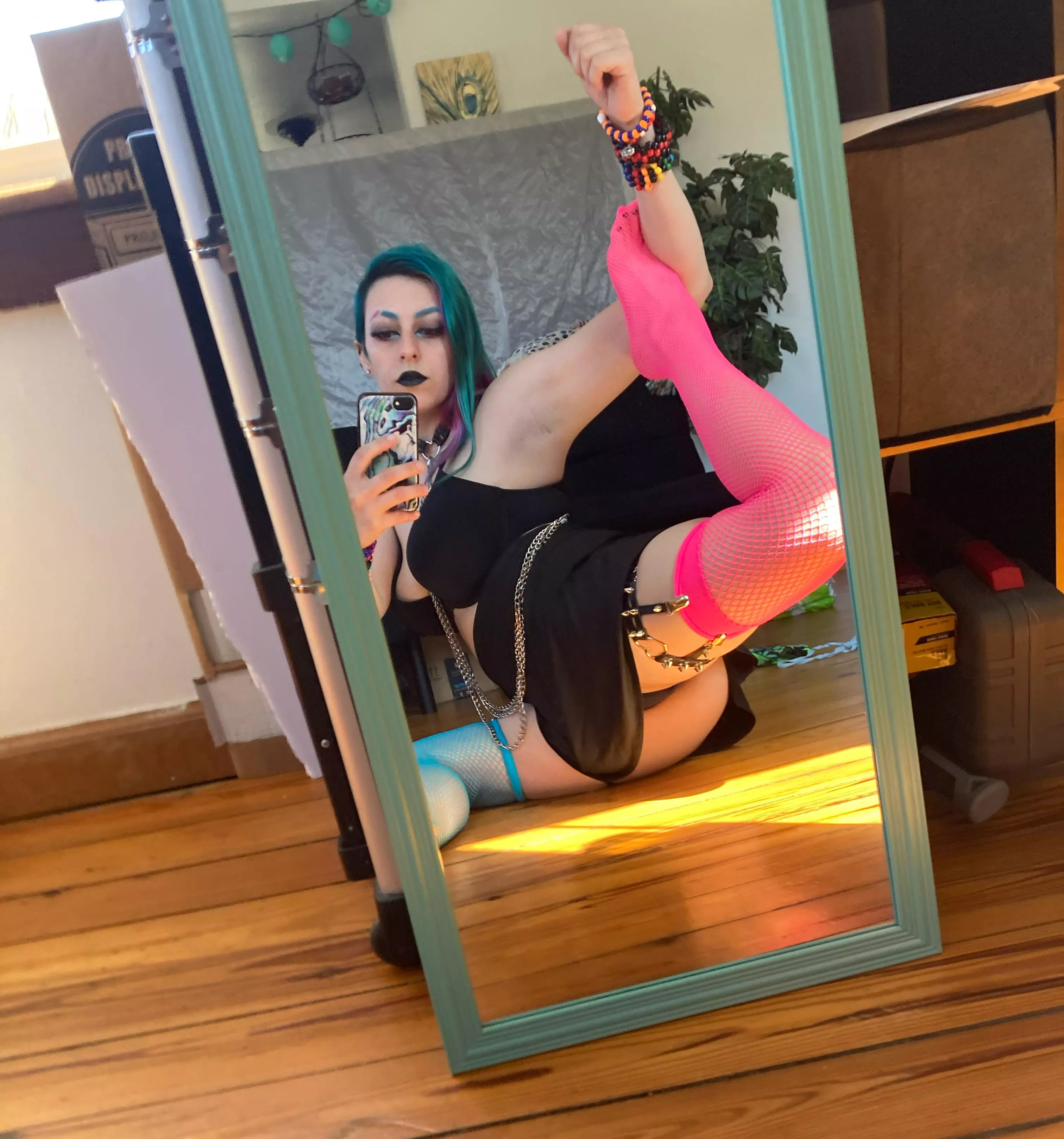 Bit of a balancing act posted by Blue-Haze-Babe