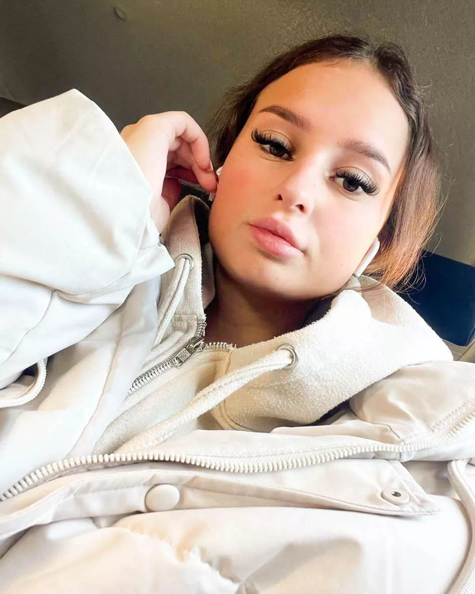 Do I have a pretty face? posted by Creepy-Chart116