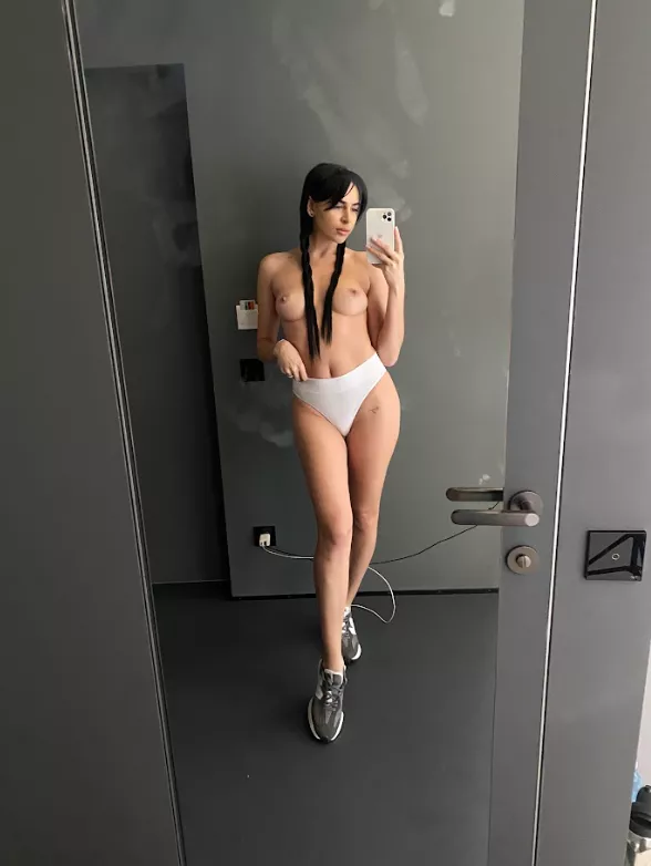 Do I look more sexy with my braids posted by Yvellkan