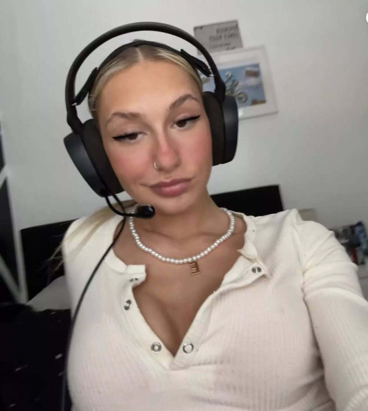 Do skinny girls still suit crops posted by Charming-Fact-9794