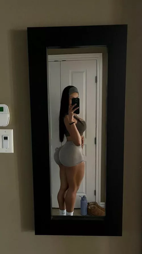 Do you like my gym outfit? by Consistent-Focus-914