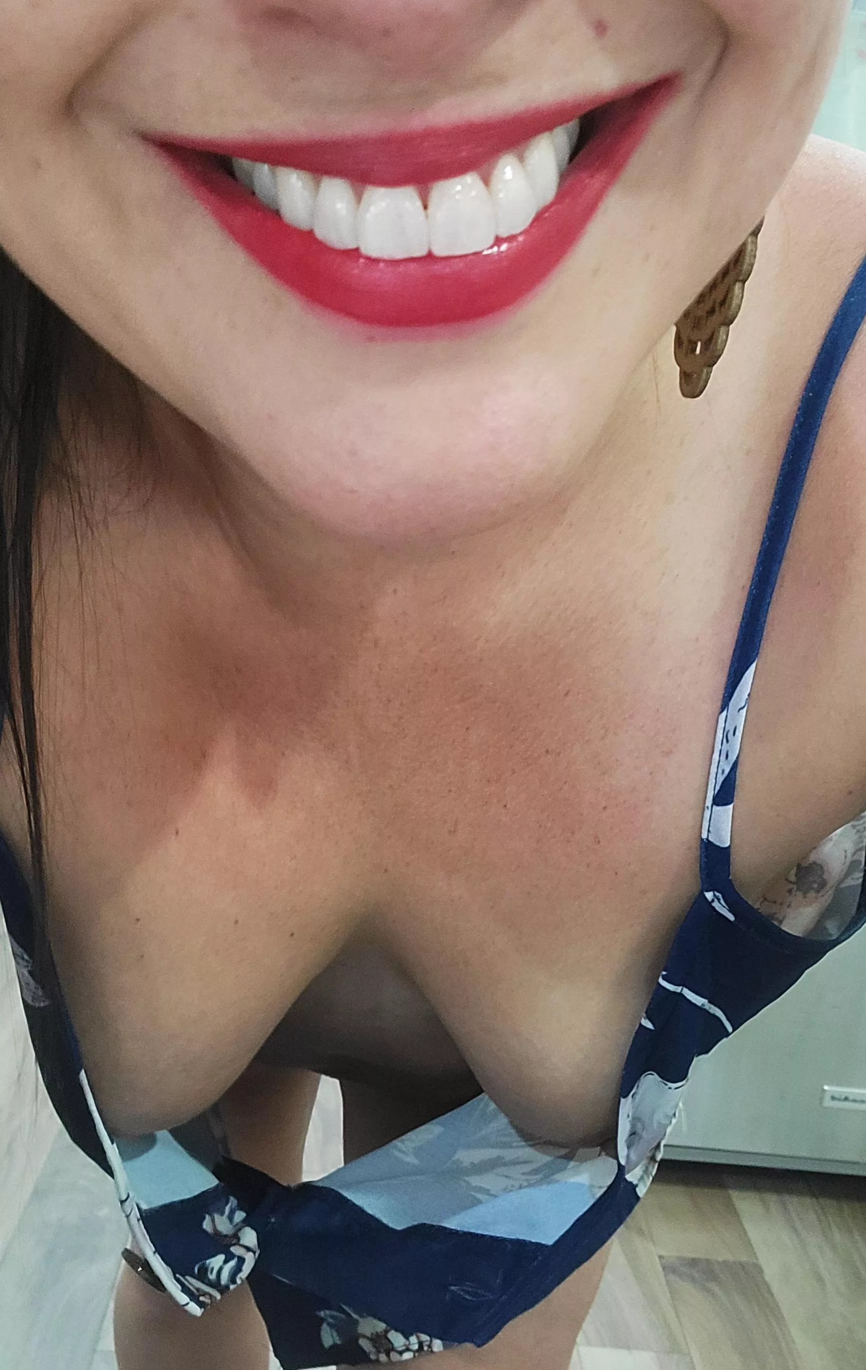 Downblouse and a smile, it's going to be a great day. posted by cc51817