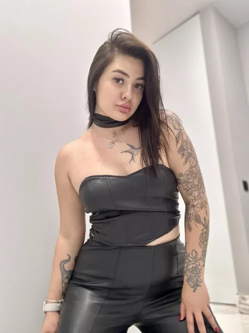 Feeling sexy in leather by NikkiViki