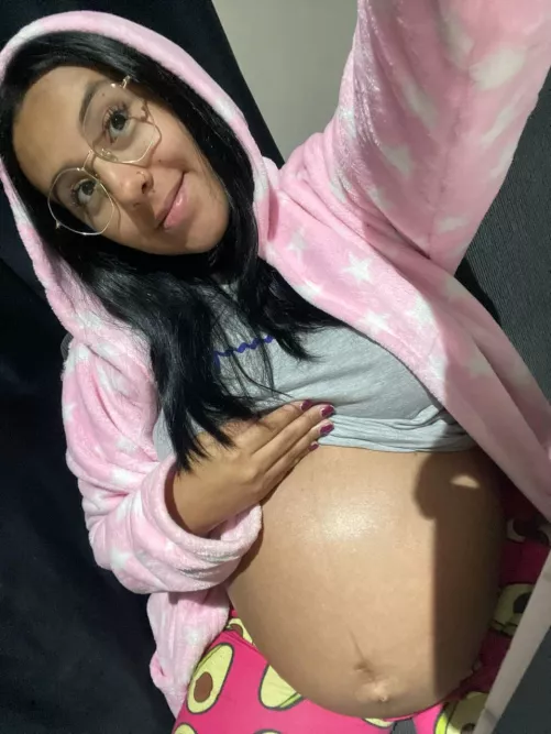 Good night ! This big belly goes to bed by Gilrl_latin56