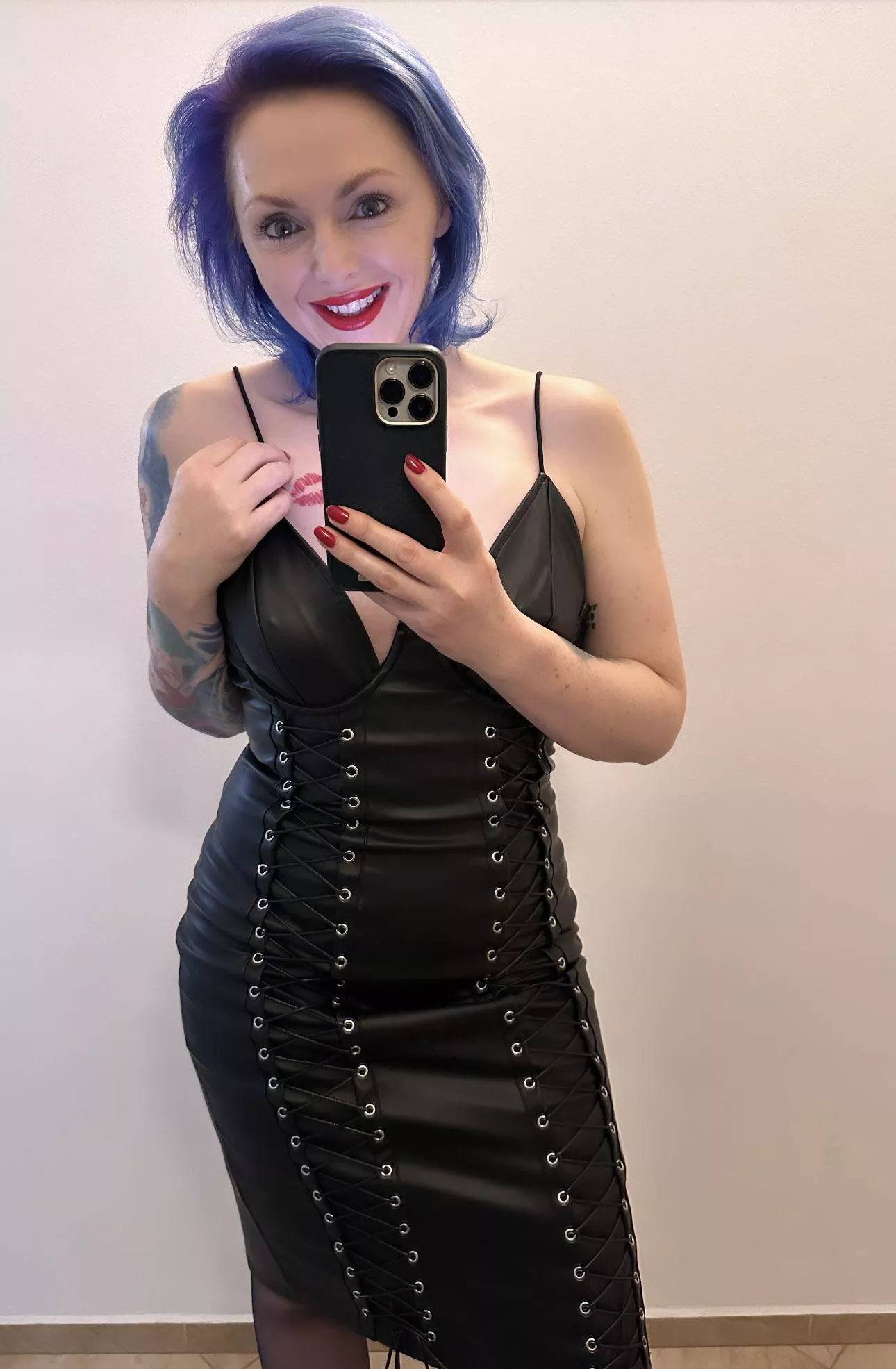 Hope you’re having an amazing day my leather lovers posted by theinkedsiren1