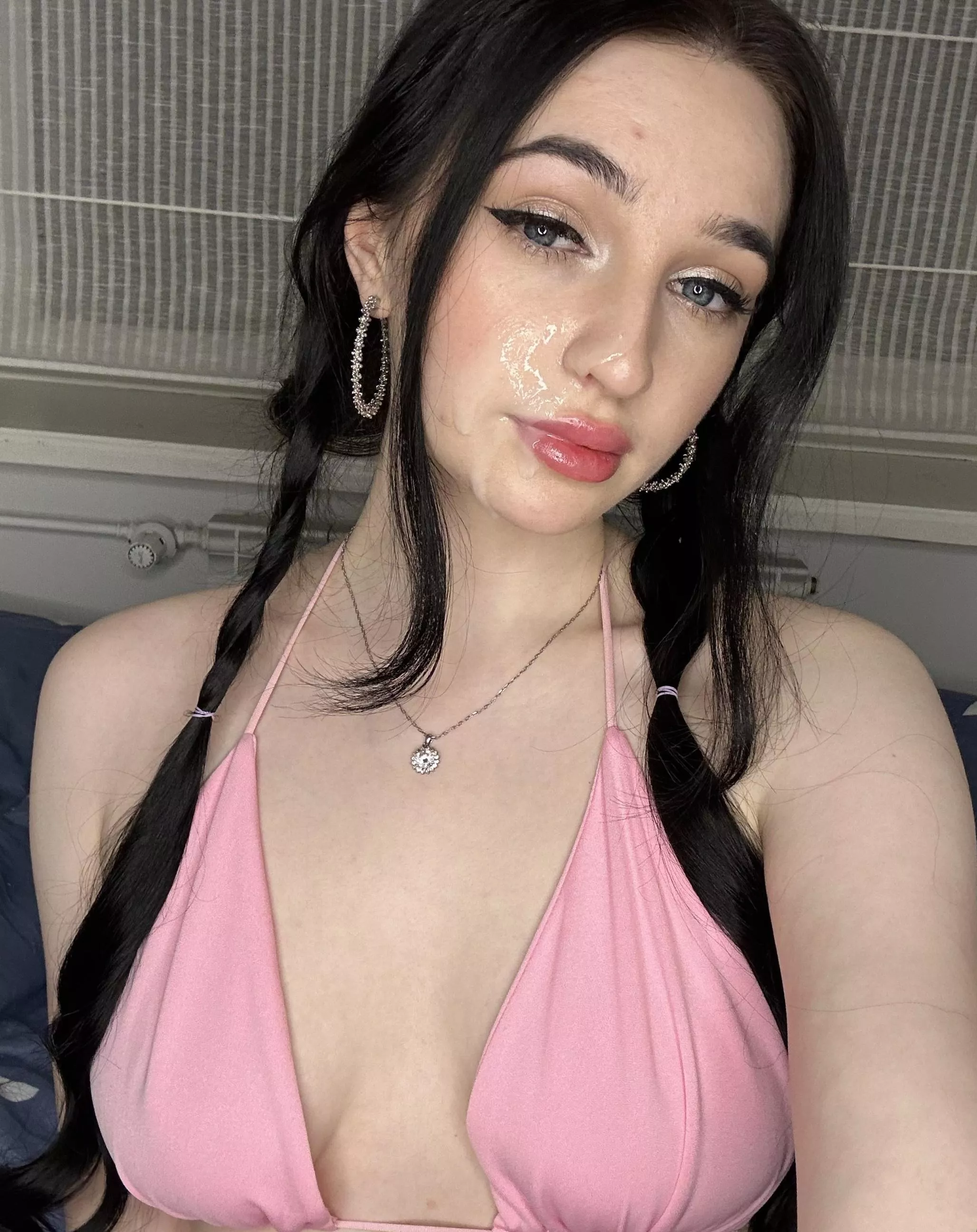 I like it when guys cum on my face posted by Shimmering_Girl