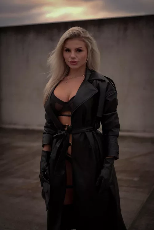 i'm tired of boys my age, i need a real man to stretch me out by DryAttentions