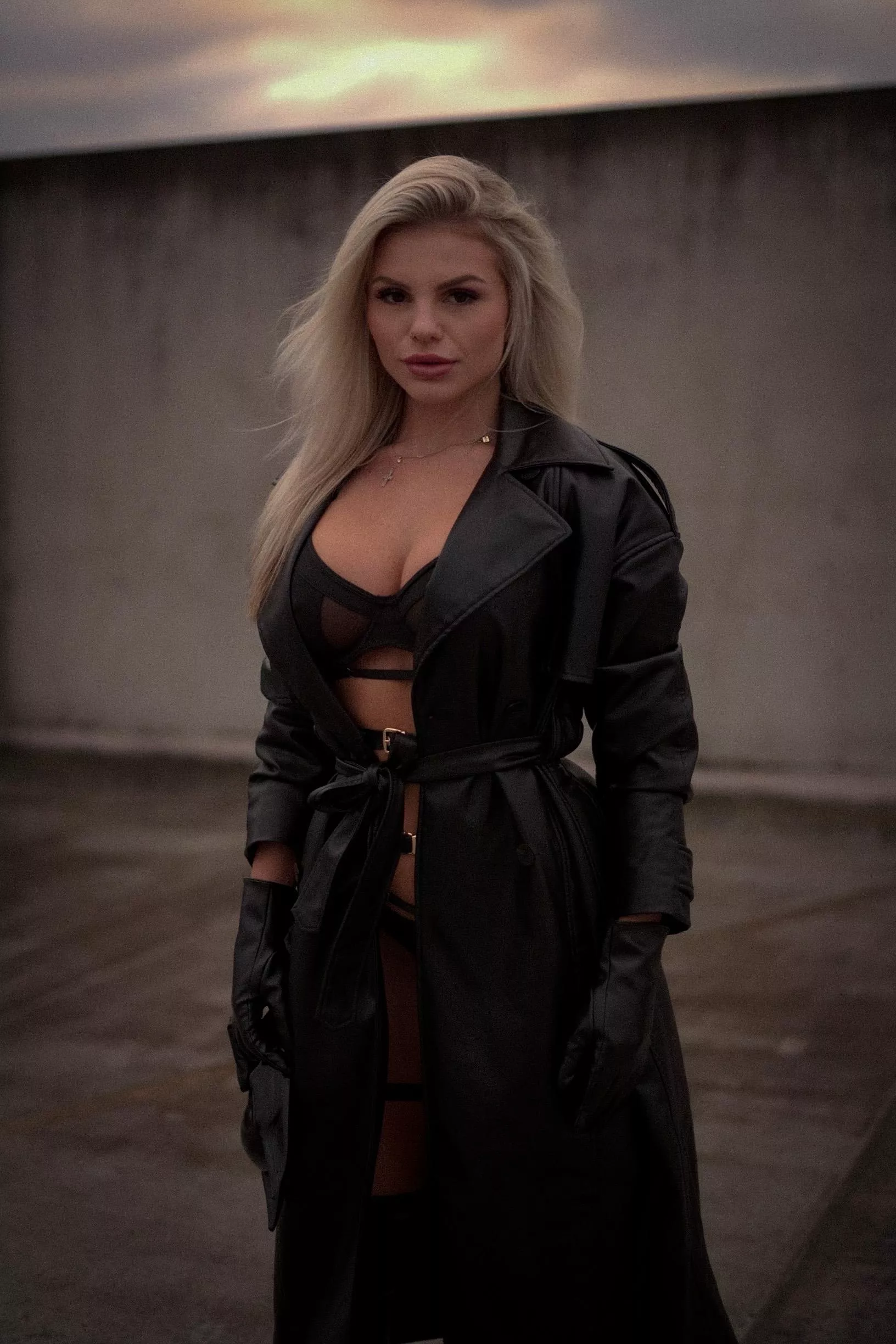 i'm tired of boys my age, i need a real man to stretch me out posted by DryAttentions