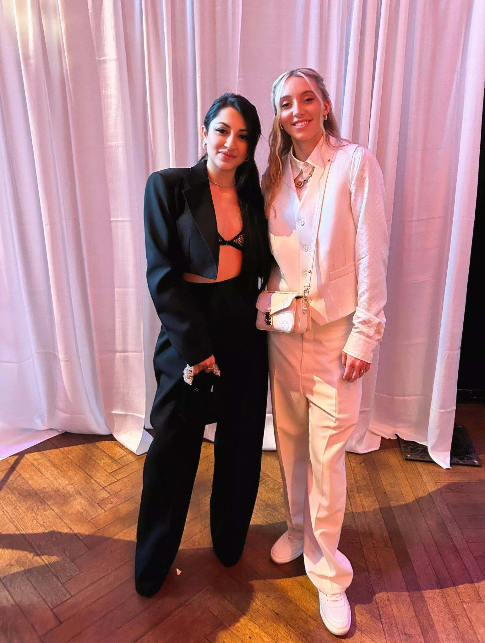 Ladies in Suites posted by wakkaffx2