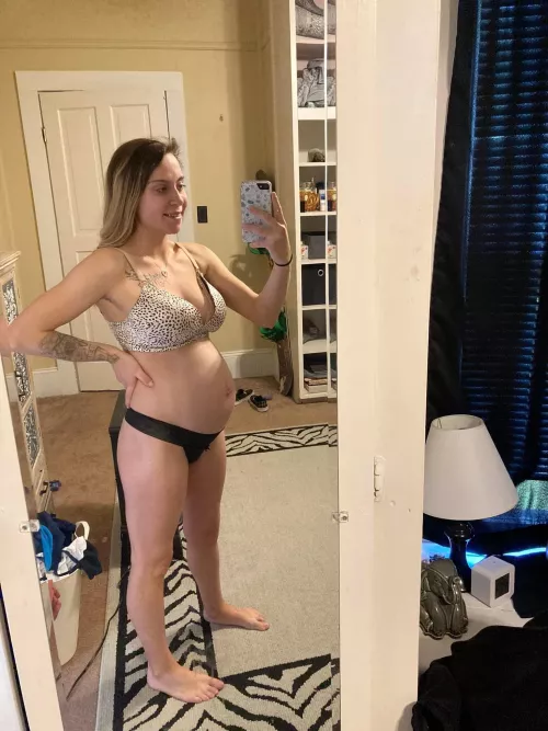 Ready to get on my knees for you , pregnancy won’t stop be being your slut 🤰🏼😋 by Momma-pregnant