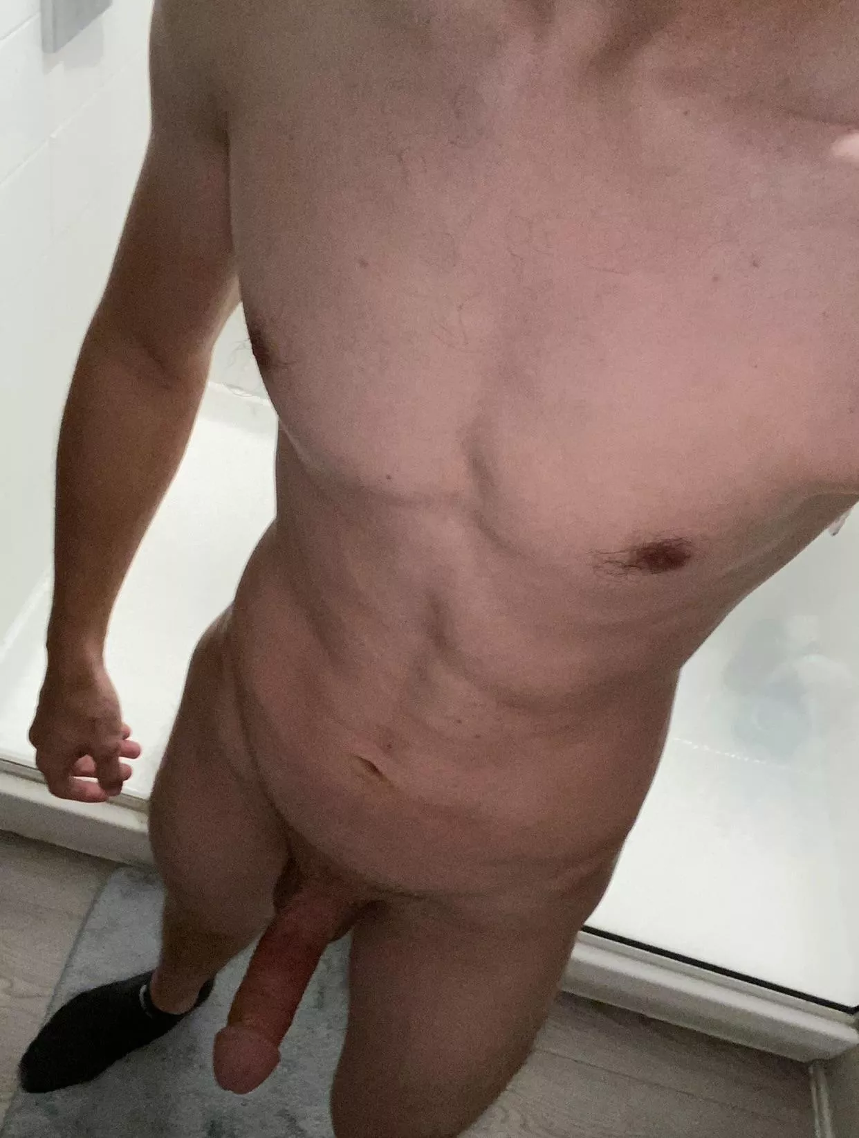 Shower Selfie posted by peachythrwwy