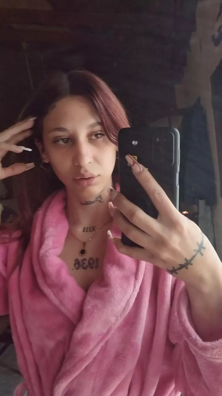 Someone to cum in my lips.. and my titties too  posted by norehab13