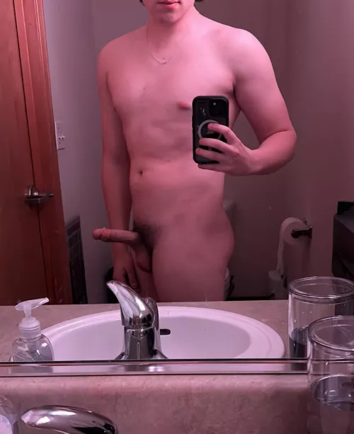 Twinks and daddies dm me for my snap by Simondssays_