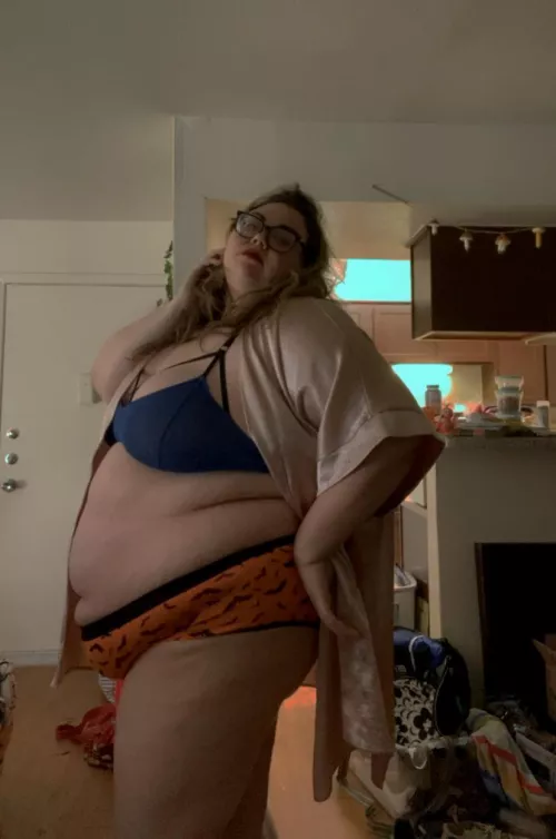 Y’all wanted a pic of the tummy so here ya go😇hope it lives up to your expectations🥰💝✨ by casper_kahlo