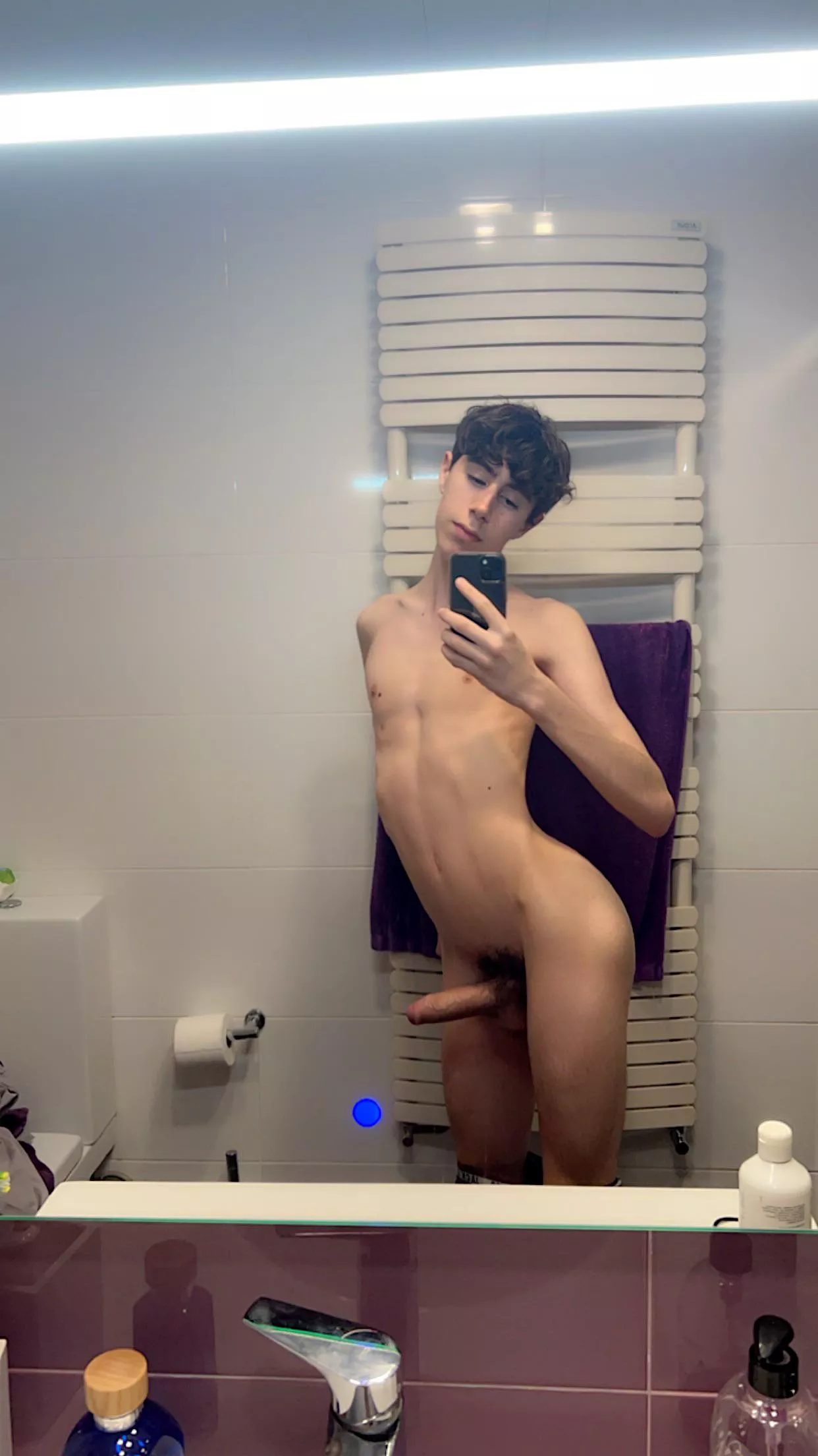 18 need a skinny slut? posted by polartwinke