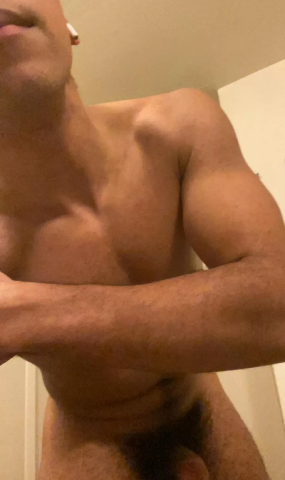 21 hairy fit; fit college jocks and gym bros hmu @shck35 posted by ExchangeOnly6769