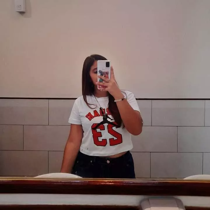 Alguien para morbosear a mi amiga?  posted by Curious-Acadia-4842