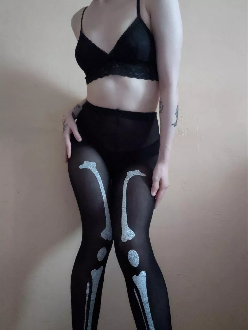 Are those tights still in fashion?)😈 posted by Bilonnna