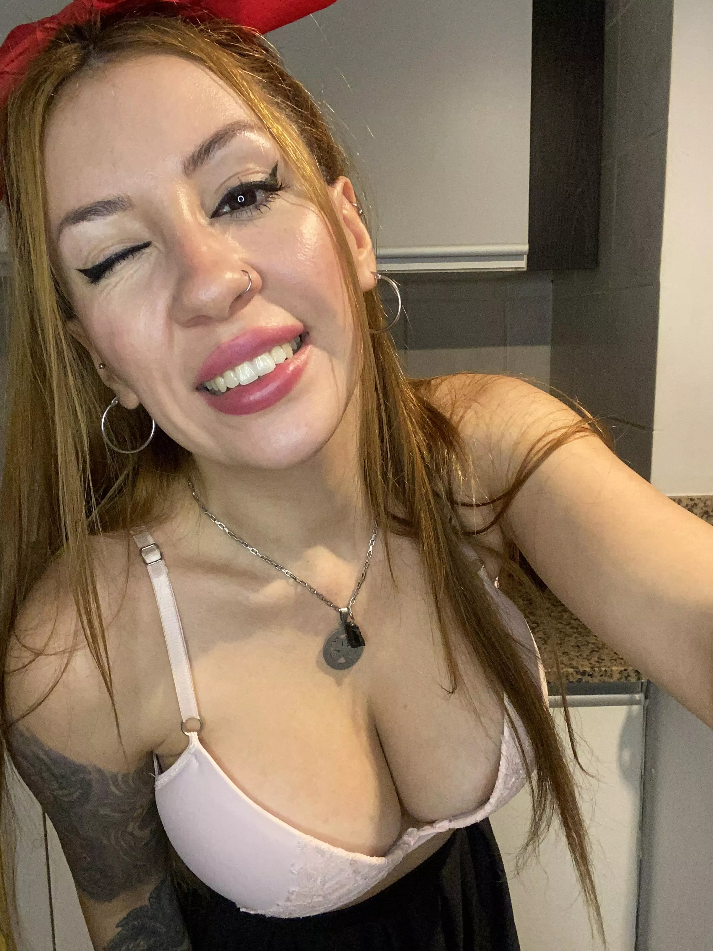 be honest babe.. what catch your attention posted by Josephine5335