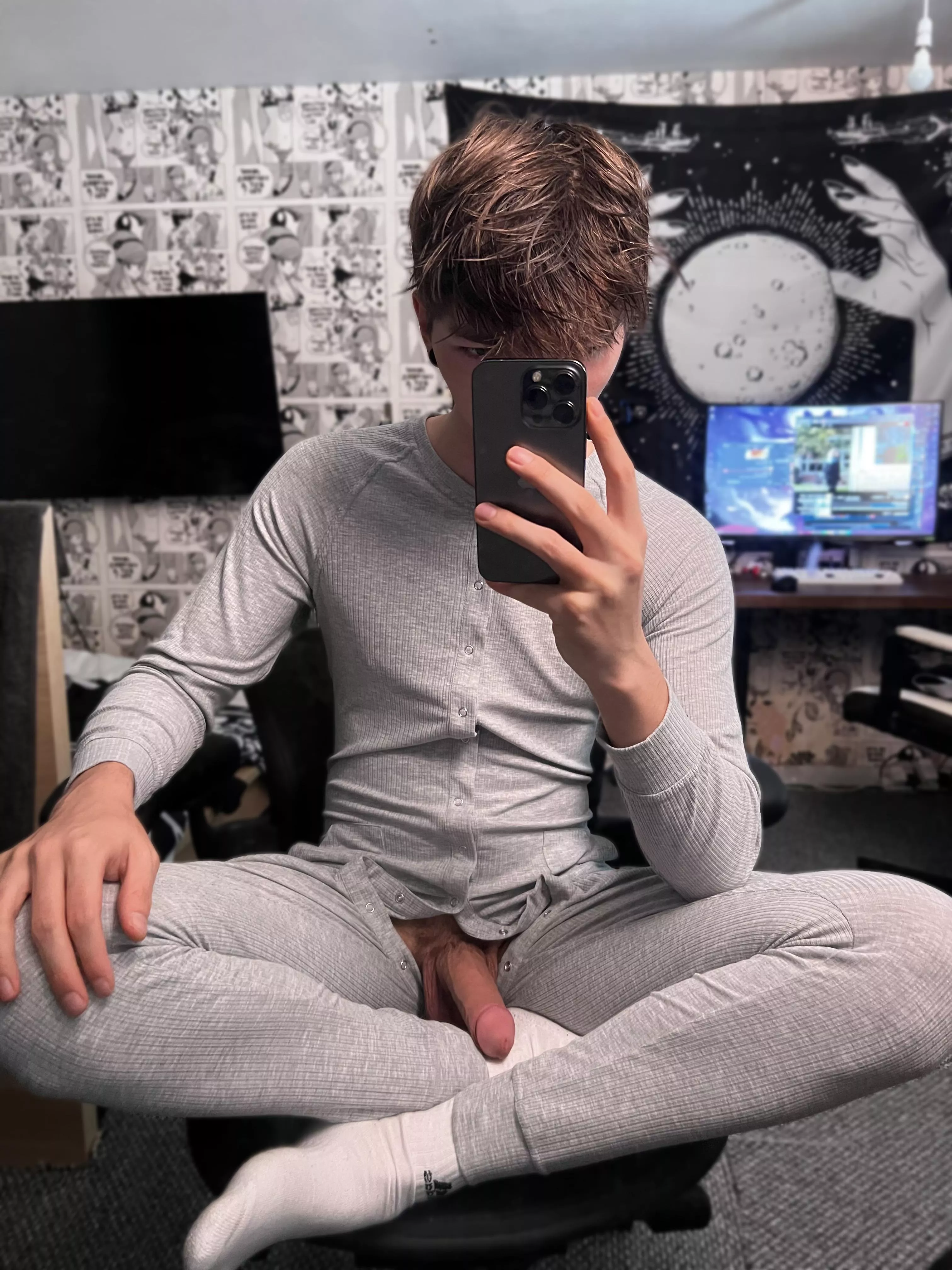 Bed time 🥱 posted by beeb0i_